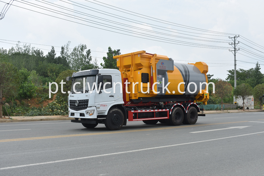 hook lifter truck